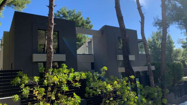 Aνακαίνιση στον Διόνυσο