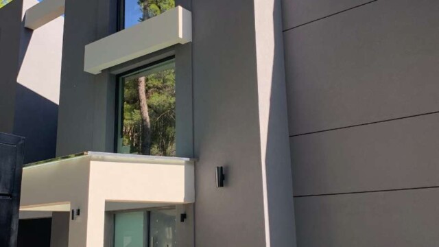 Aνακαίνιση στον Διόνυσο