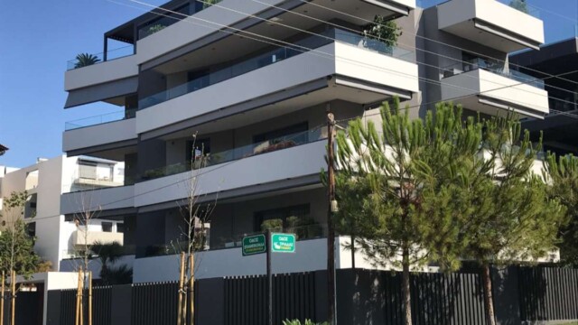 Aνακαίνιση Πολυκατοικίας στη Γλυφάδα Aνακαίνιση Πολυκατοικίας στη Γλυφάδα