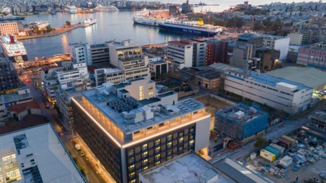 Port Plaza Πειραιάς